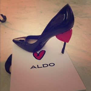 Limited Edition. NEVER WORN ALDO PUMPS